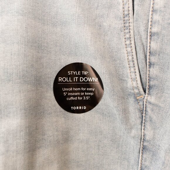 Torrid NWT 3X Light Wash Denim Shorts 5” Inseam Plus Size Weekend Soft Mid Rise - Picture 12 of 13